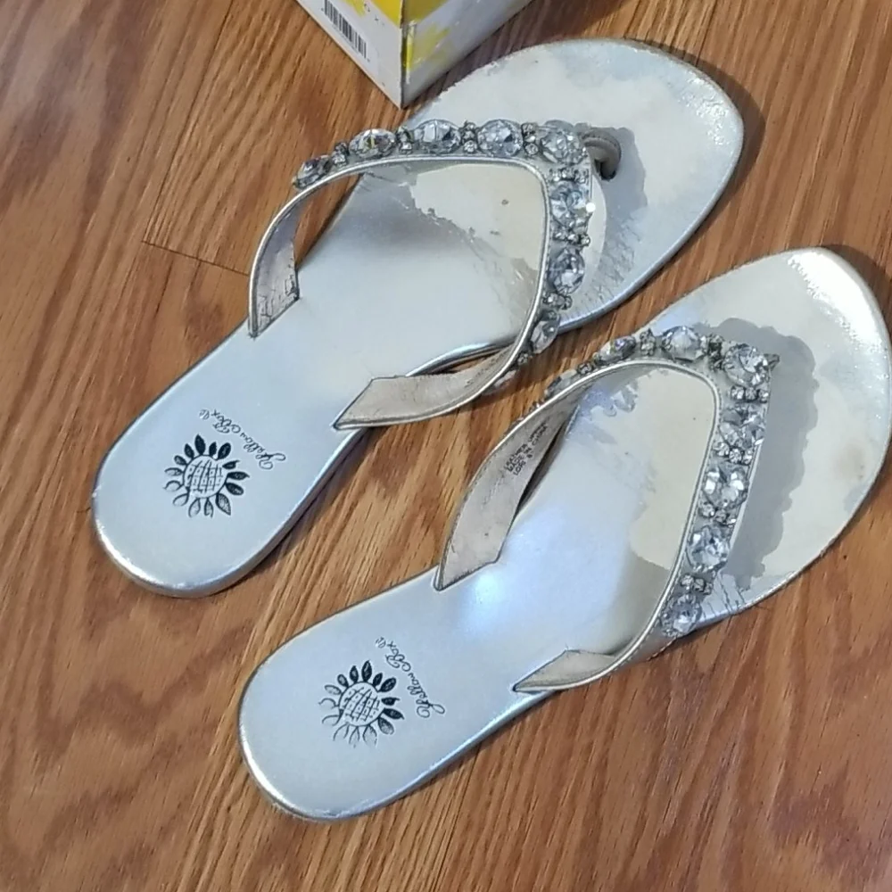 Yellow‎ box silver sandals 8 lori